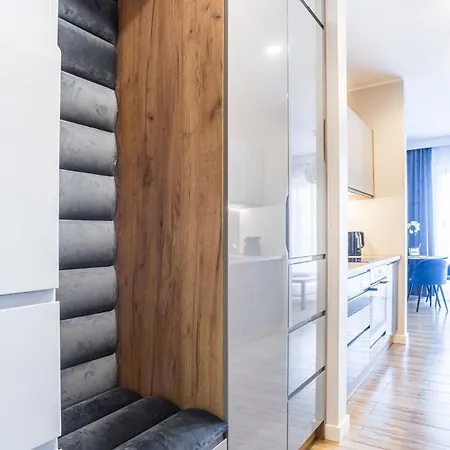 아파트 Osiedle Ptasie, New - Lux - Priv Parking 카토비체